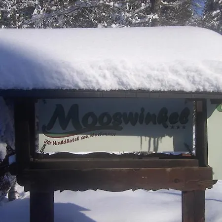 Waldhotel Mooswinkel Bed & Breakfast 3*